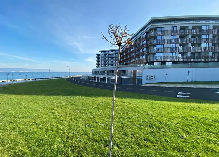 Paradiso 'в' 111 Large شقة *