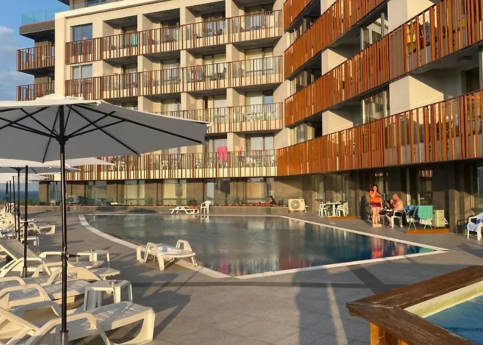 Paradiso 'в' 111 Large * نيسيبار