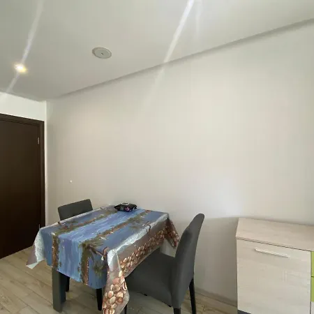 Paradiso 'в' 111 Large Apartment *